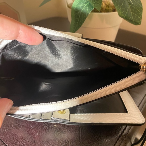 Guess Clutch - Floral Pattern - EUC - Picture 3 of 4